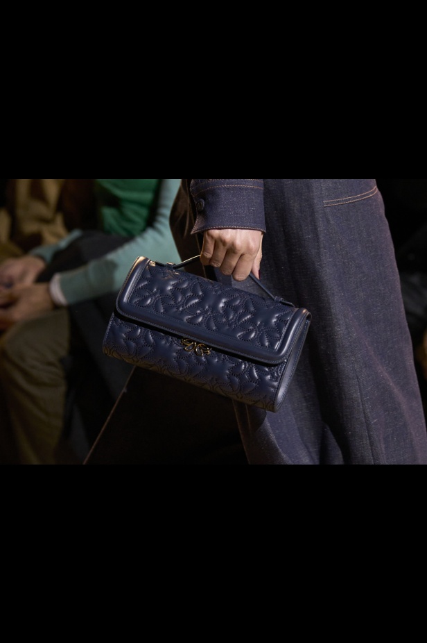 من موسيقى الروك وروح الغرب مجموعة ايلي صعب للألبسة الجاهزة