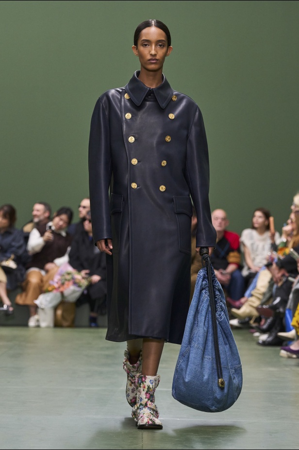 مجموعة Loewe لخريف وشتاء 2024