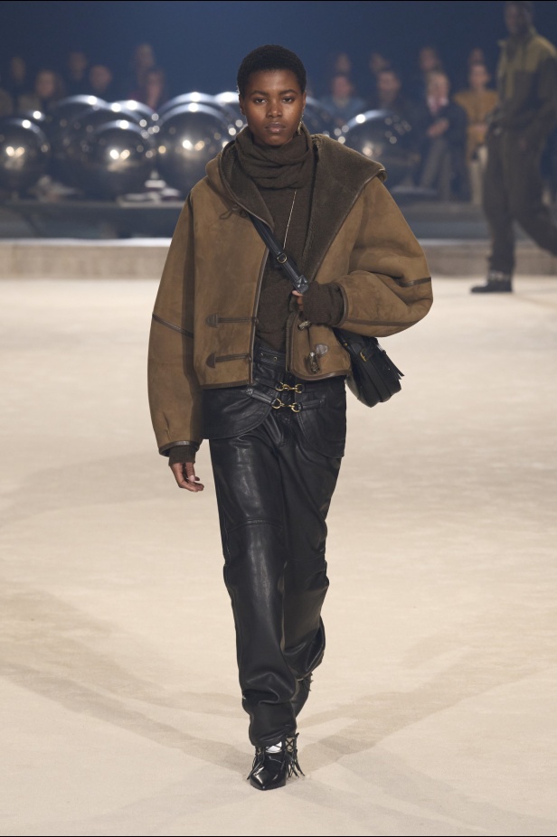 مجموعة Isabel Marant لخريف وشتاء 2024 بين النمط البوهيمي والإحساس الغربي
