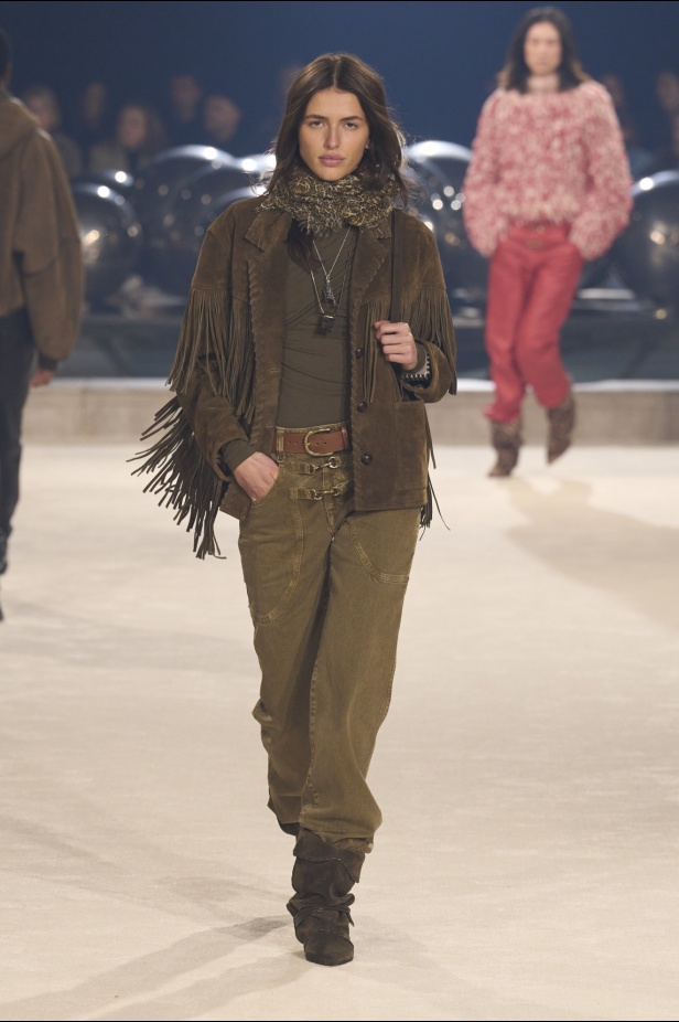 مجموعة Isabel Marant لخريف وشتاء 2024 بين النمط البوهيمي والإحساس الغربي