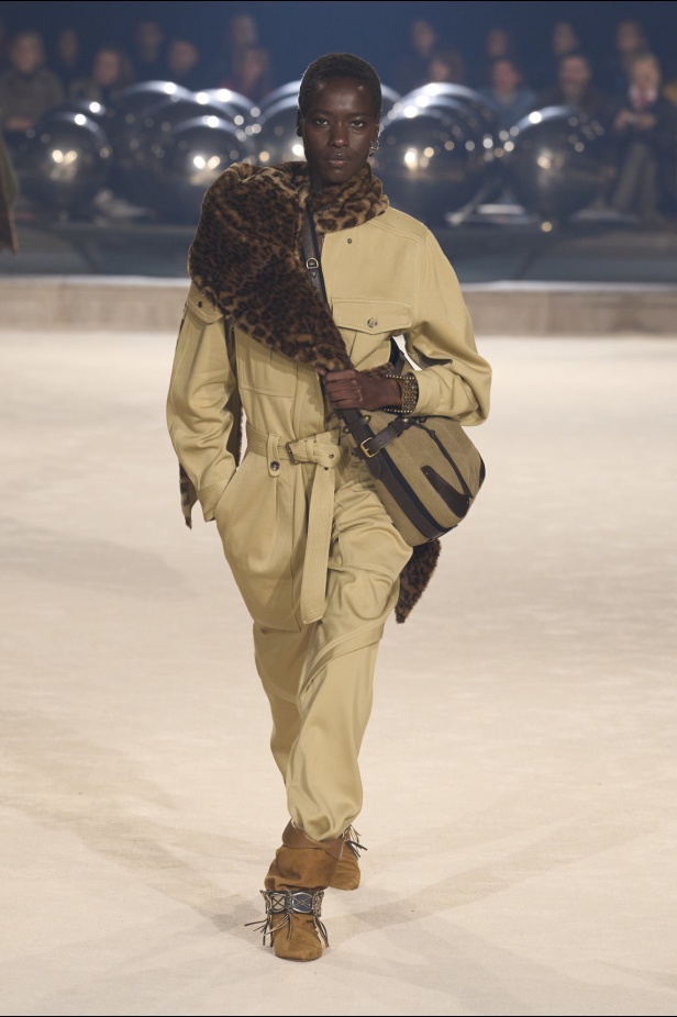 مجموعة Isabel Marant لخريف وشتاء 2024 بين النمط البوهيمي والإحساس الغربي
