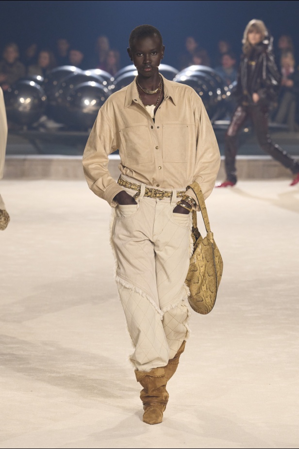 مجموعة Isabel Marant لخريف وشتاء 2024 بين النمط البوهيمي والإحساس الغربي