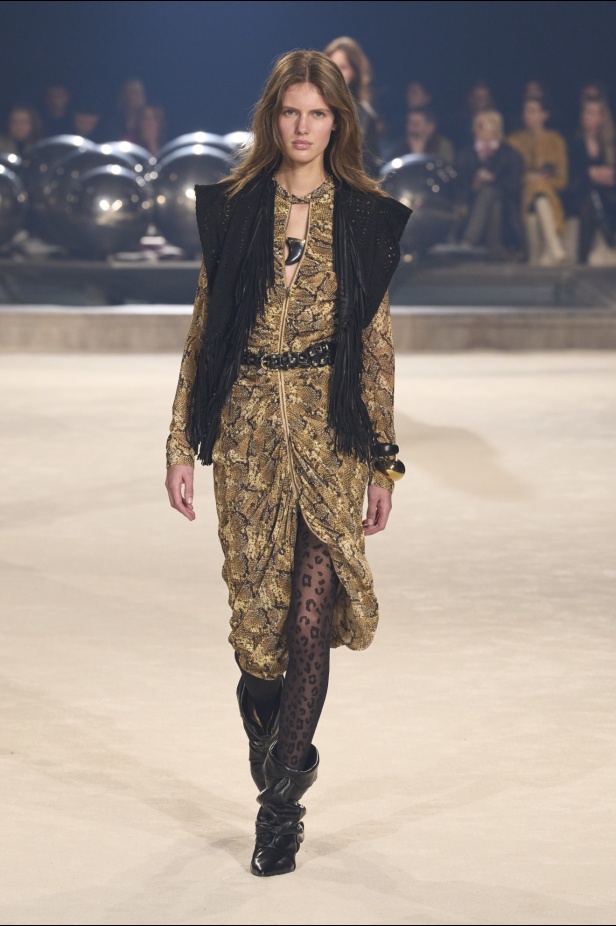 مجموعة Isabel Marant لخريف وشتاء 2024 بين النمط البوهيمي والإحساس الغربي