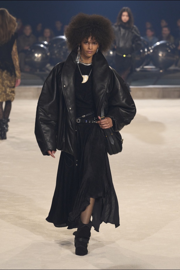 مجموعة Isabel Marant لخريف وشتاء 2024 بين النمط البوهيمي والإحساس الغربي