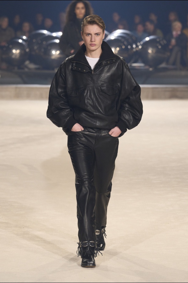 مجموعة Isabel Marant لخريف وشتاء 2024 بين النمط البوهيمي والإحساس الغربي