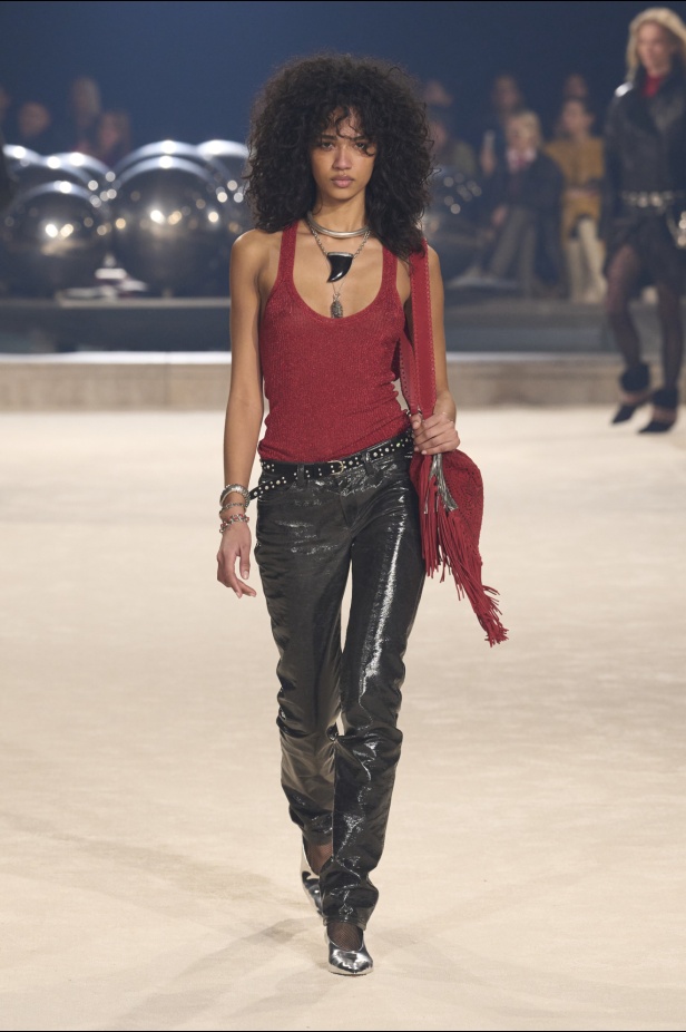مجموعة Isabel Marant لخريف وشتاء 2024 بين النمط البوهيمي والإحساس الغربي