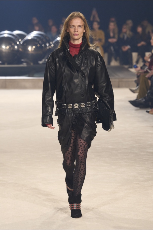 مجموعة Isabel Marant لخريف وشتاء 2024 بين النمط البوهيمي والإحساس الغربي