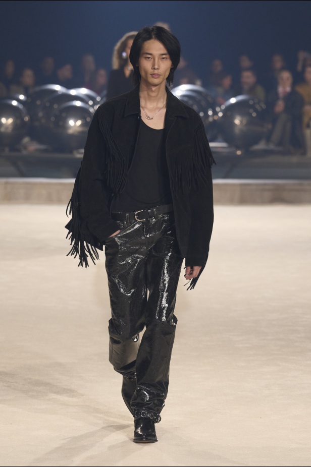 مجموعة Isabel Marant لخريف وشتاء 2024 بين النمط البوهيمي والإحساس الغربي