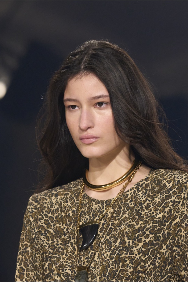مجموعة Isabel Marant لخريف وشتاء 2024 بين النمط البوهيمي والإحساس الغربي