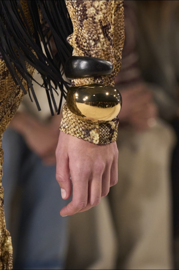 مجموعة Isabel Marant لخريف وشتاء 2024 بين النمط البوهيمي والإحساس الغربي