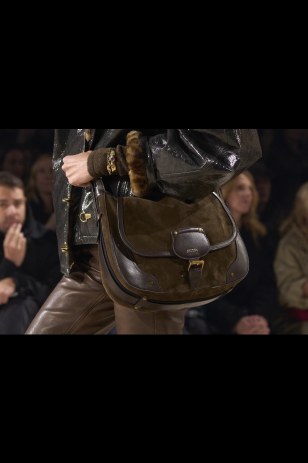 مجموعة Isabel Marant لخريف وشتاء 2024 بين النمط البوهيمي والإحساس الغربي