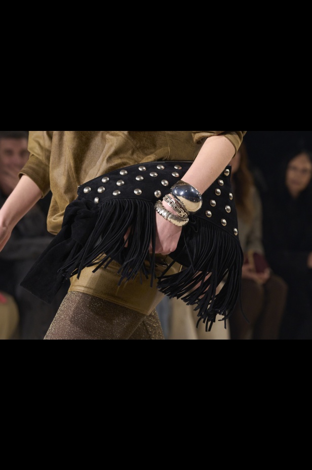 مجموعة Isabel Marant لخريف وشتاء 2024 بين النمط البوهيمي والإحساس الغربي