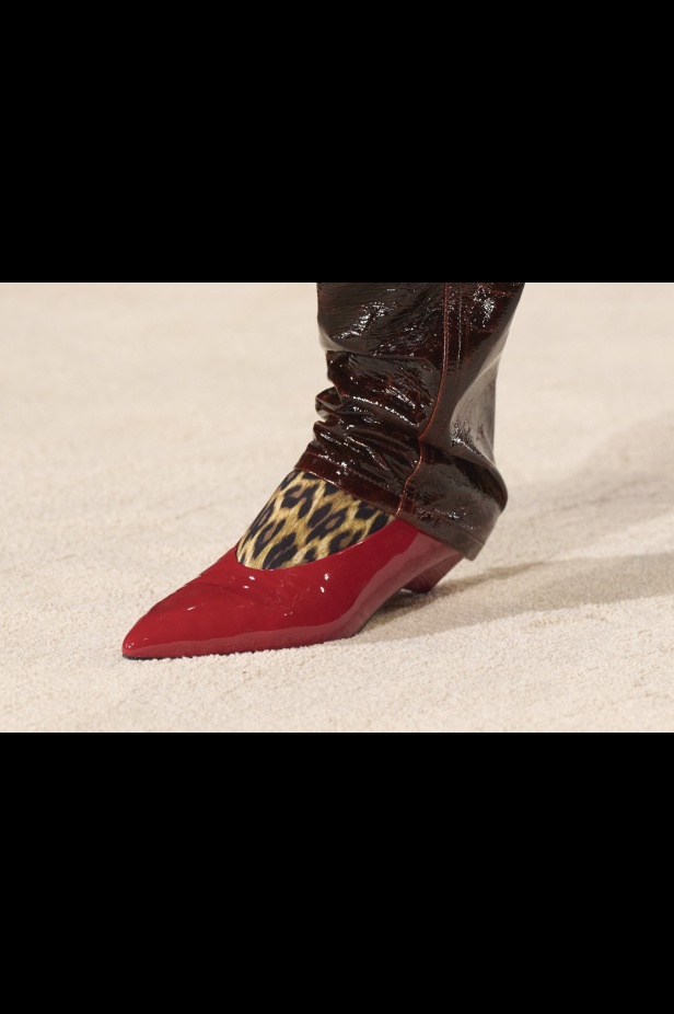 مجموعة Isabel Marant لخريف وشتاء 2024 بين النمط البوهيمي والإحساس الغربي