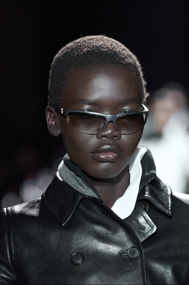 Miu Miu تتحدى فكرة "ارتداء الملابس حسب العمر" لخريف 2024... تصاميم من الطفولة إلى البلوغ