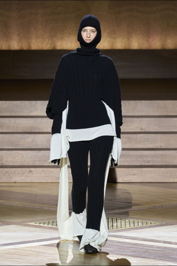 مجموعة Issey Miyake لخريف وشتاء 2024-2025