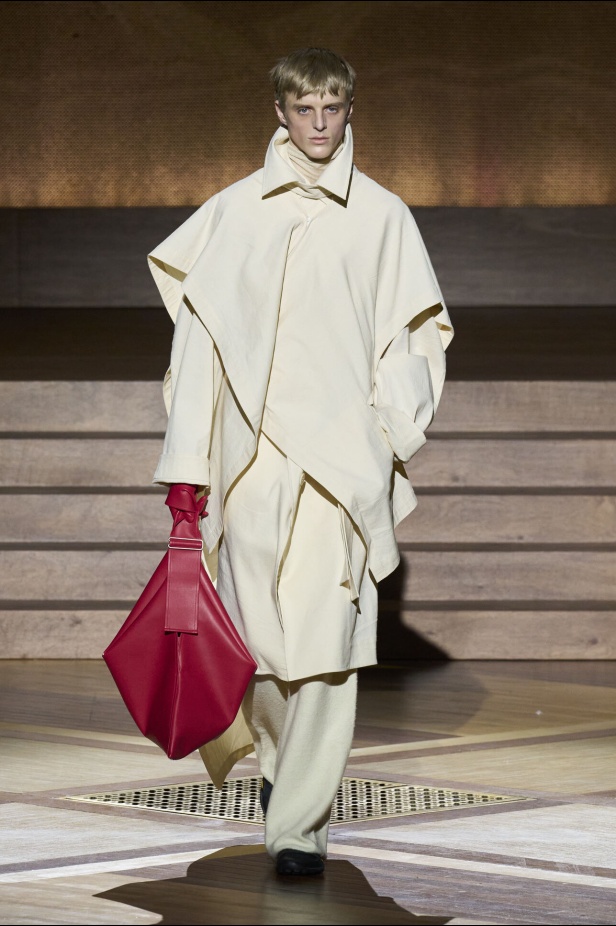 مجموعة Issey Miyake لخريف وشتاء 2024-2025