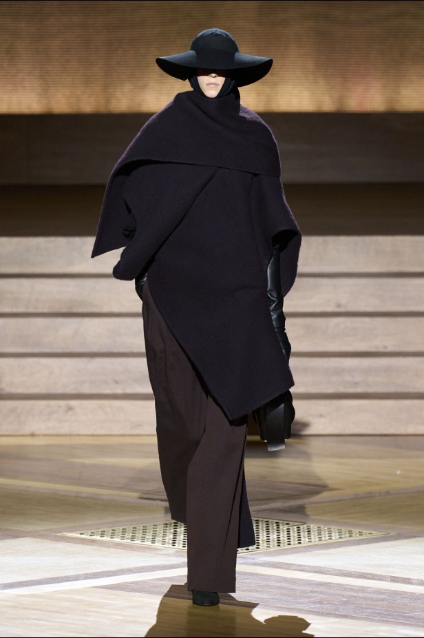 مجموعة Issey Miyake لخريف وشتاء 2024-2025