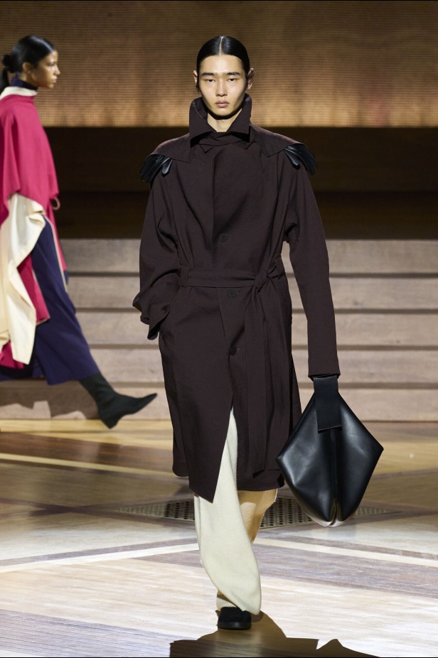 مجموعة Issey Miyake لخريف وشتاء 2024-2025