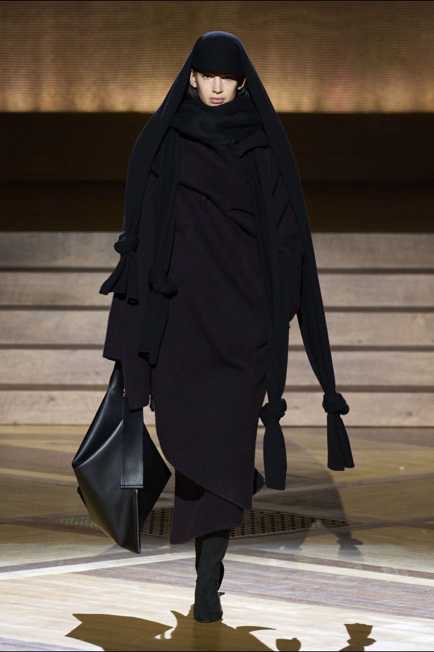 مجموعة Issey Miyake لخريف وشتاء 2024-2025