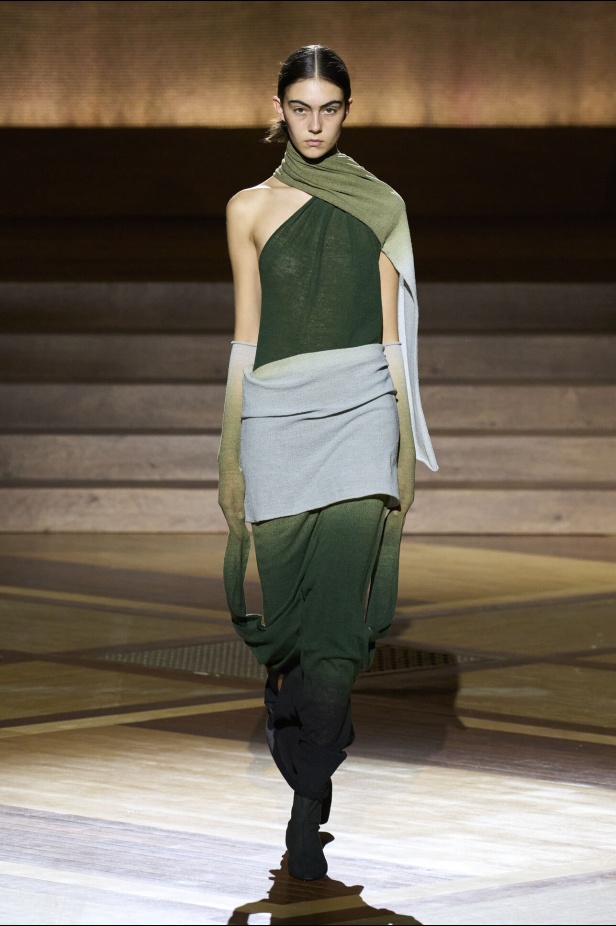 مجموعة Issey Miyake لخريف وشتاء 2024-2025