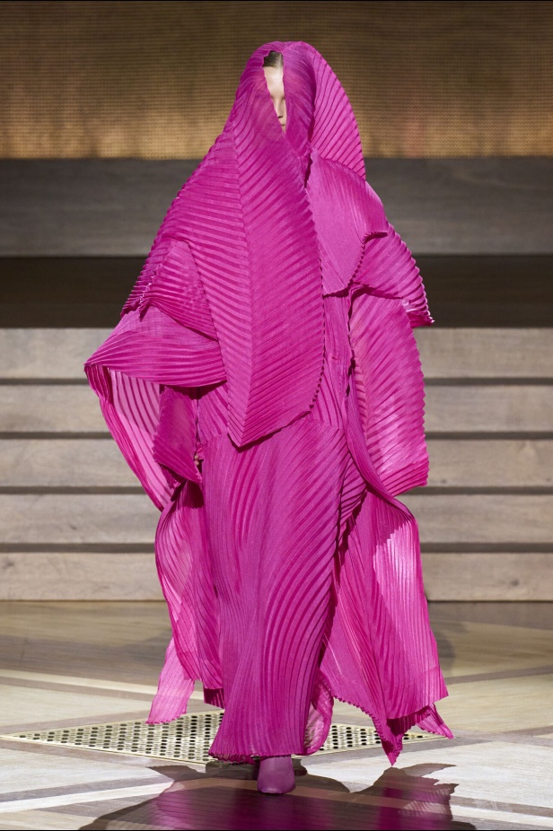 مجموعة Issey Miyake لخريف وشتاء 2024-2025