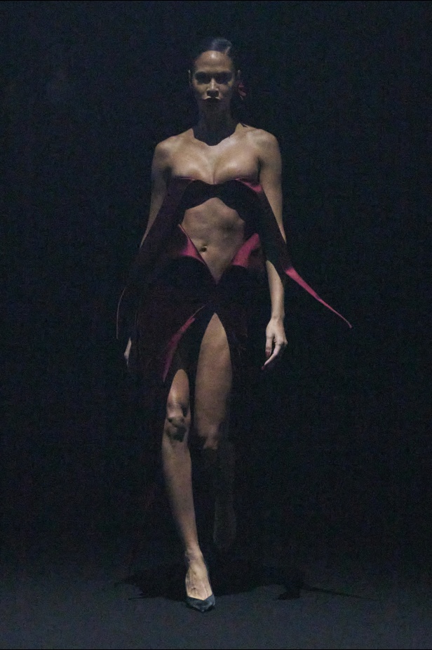 مجموعة Mugler لخريف وشتاء 2024