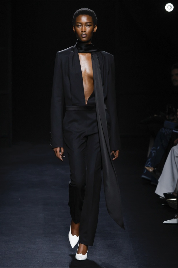 مجموعة نينا ريتشي إحياء لجوهر الأنوثة والقوة للمرأة العصرية 