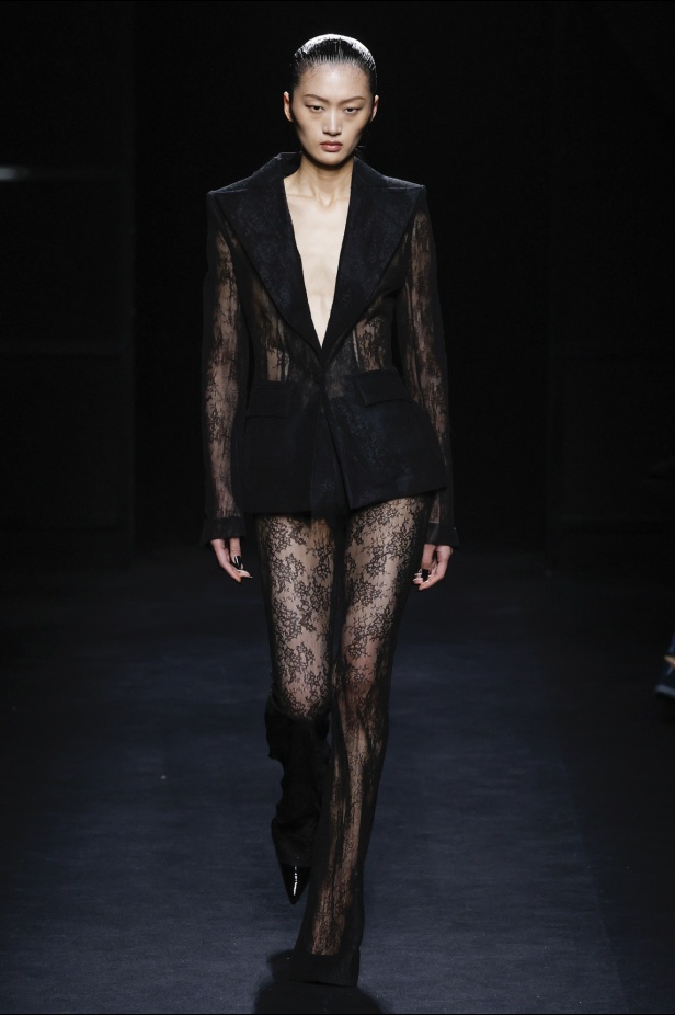 مجموعة نينا ريتشي إحياء لجوهر الأنوثة والقوة للمرأة العصرية 