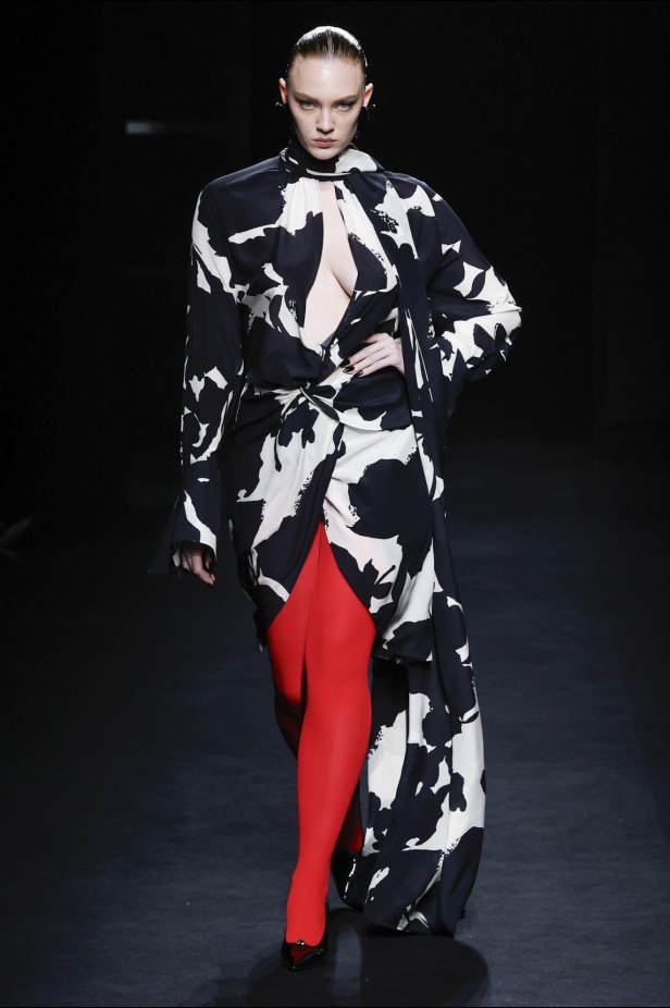 مجموعة نينا ريتشي إحياء لجوهر الأنوثة والقوة للمرأة العصرية 