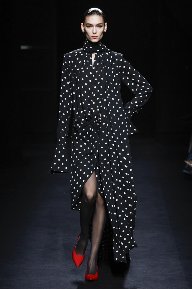 مجموعة نينا ريتشي إحياء لجوهر الأنوثة والقوة للمرأة العصرية 