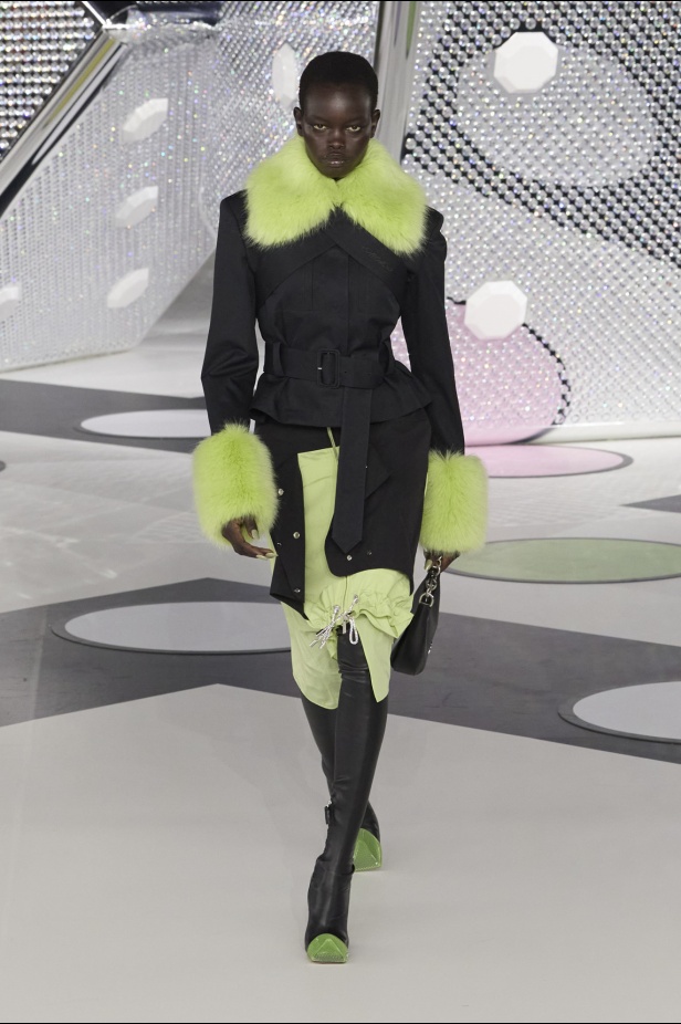 مجموعة Off-White نابضة بالحياة والألوان الصاخبة 