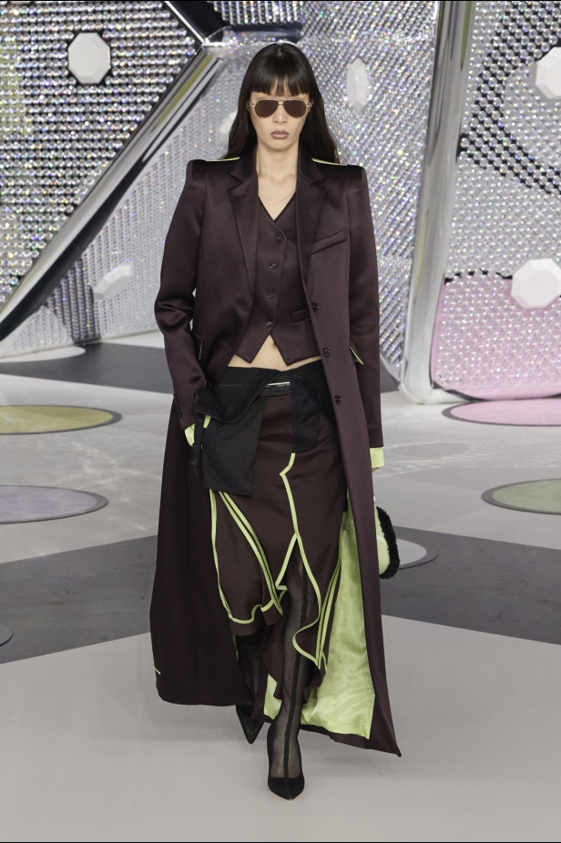 مجموعة Off-White نابضة بالحياة والألوان الصاخبة 