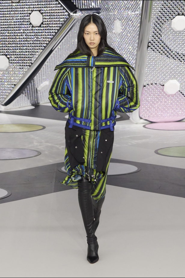 مجموعة Off-White نابضة بالحياة والألوان الصاخبة 