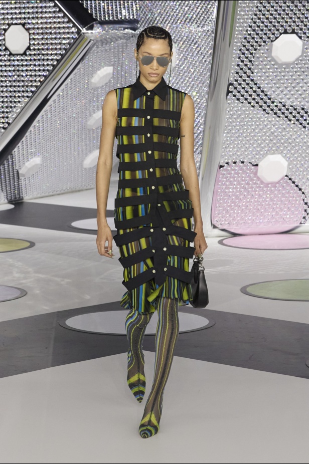 مجموعة Off-White نابضة بالحياة والألوان الصاخبة 