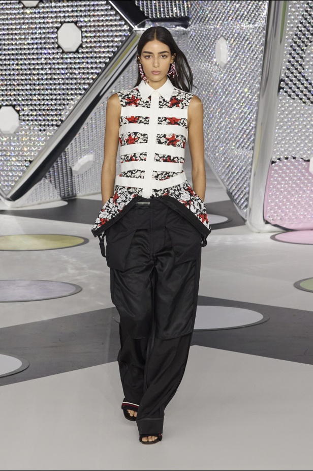 مجموعة Off-White نابضة بالحياة والألوان الصاخبة 