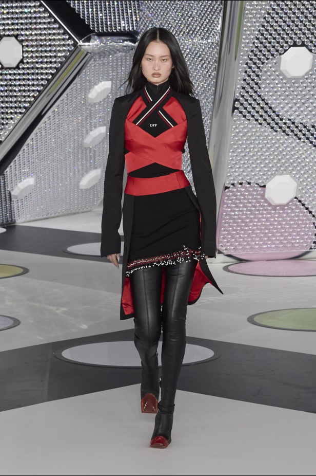 مجموعة Off-White نابضة بالحياة والألوان الصاخبة 