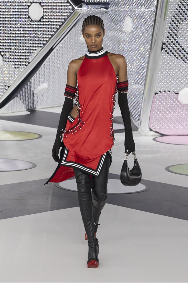 مجموعة Off-White نابضة بالحياة والألوان الصاخبة 