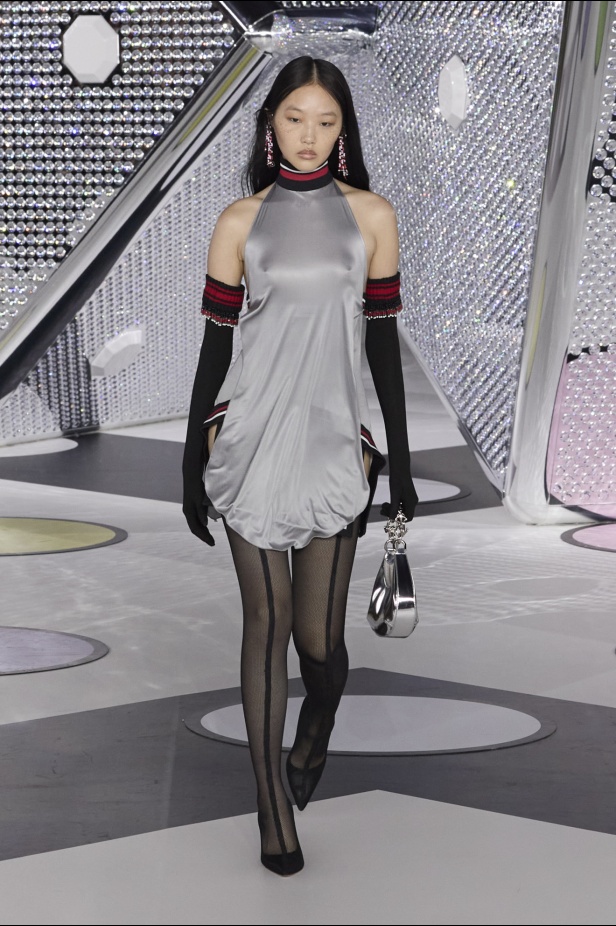 مجموعة Off-White نابضة بالحياة والألوان الصاخبة 