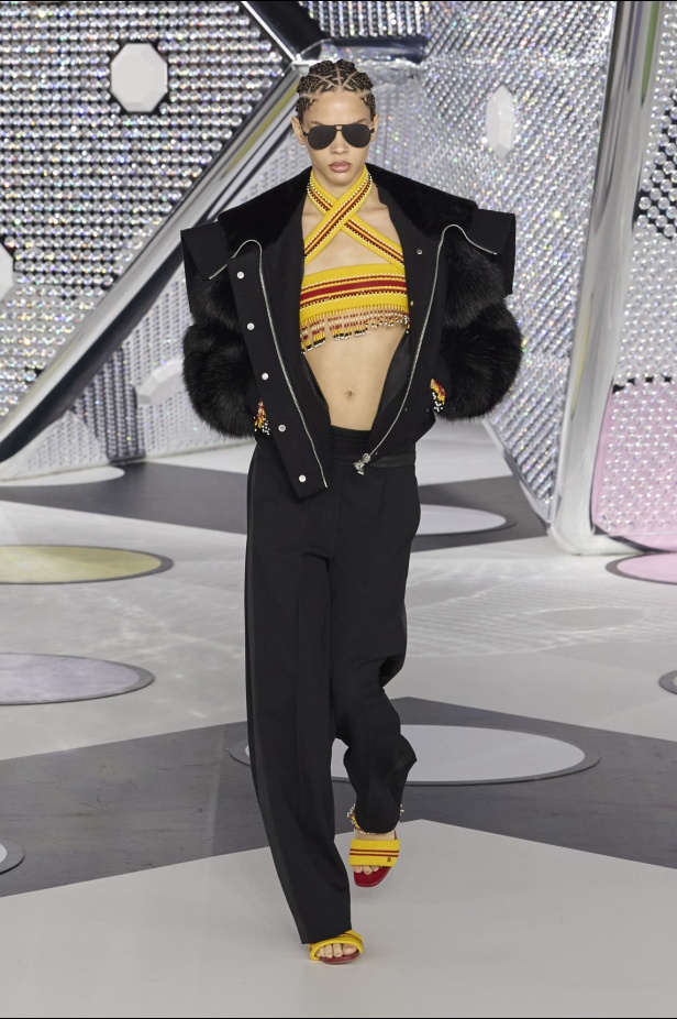 مجموعة Off-White نابضة بالحياة والألوان الصاخبة 