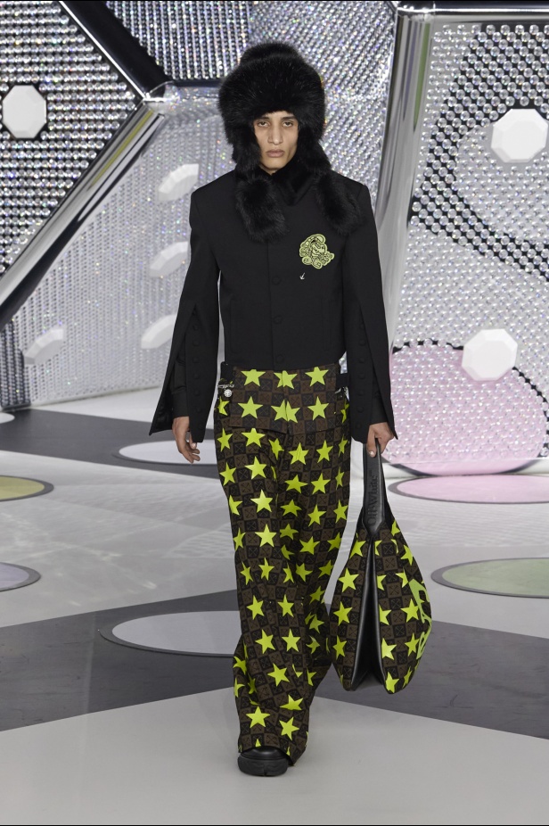 مجموعة Off-White نابضة بالحياة والألوان الصاخبة 