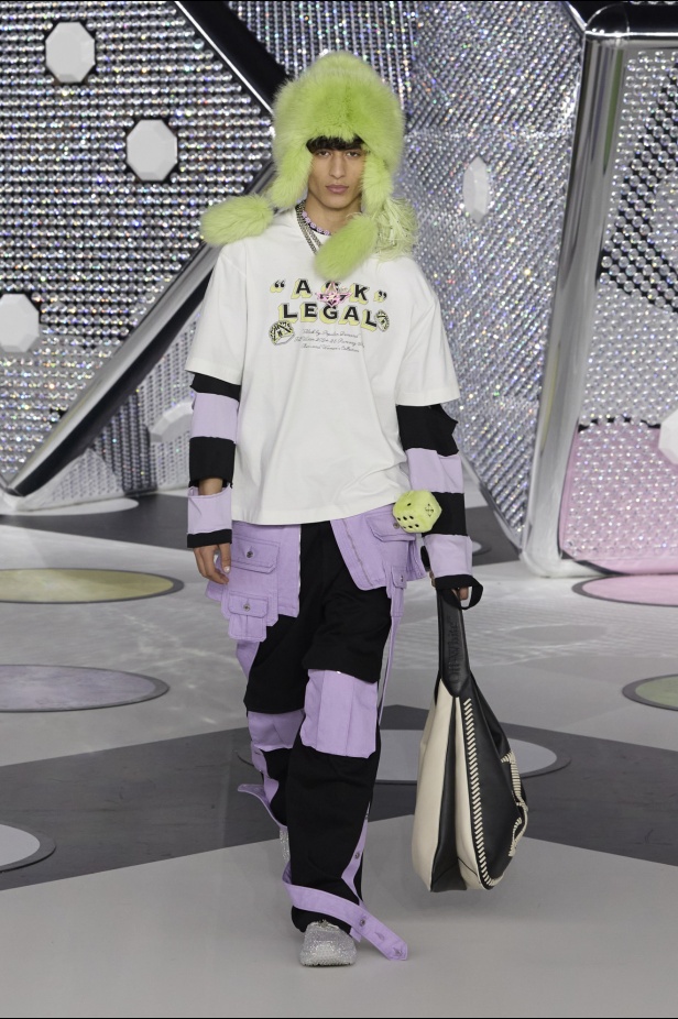 مجموعة Off-White نابضة بالحياة والألوان الصاخبة 