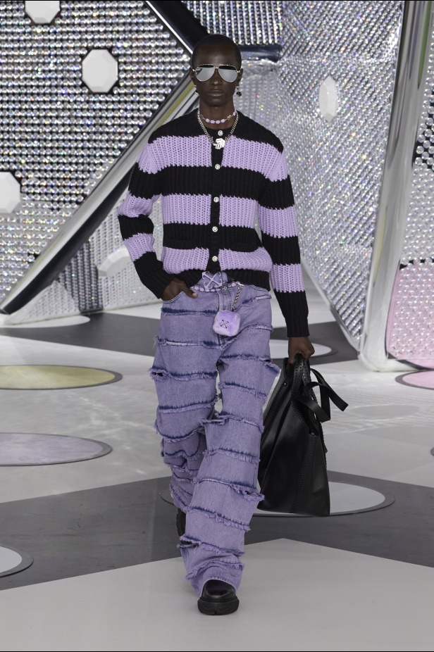 مجموعة Off-White نابضة بالحياة والألوان الصاخبة 