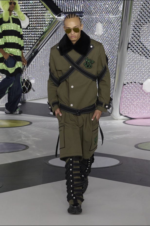 مجموعة Off-White نابضة بالحياة والألوان الصاخبة 