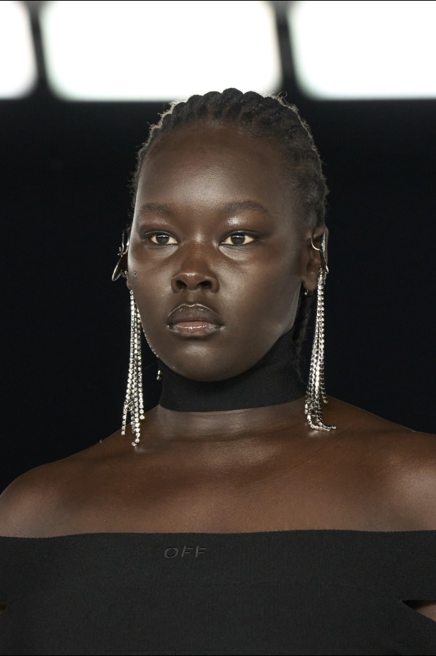 مجموعة Off-White نابضة بالحياة والألوان الصاخبة 