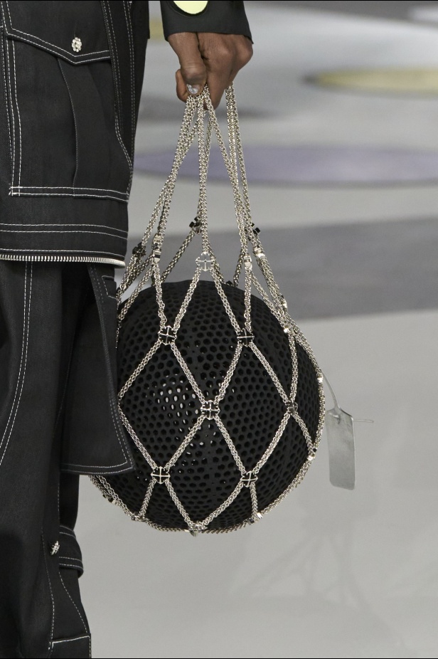 مجموعة Off-White نابضة بالحياة والألوان الصاخبة 