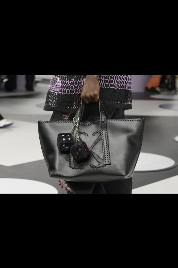 مجموعة Off-White نابضة بالحياة والألوان الصاخبة 