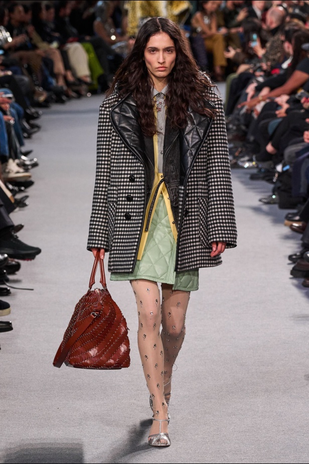 مجموعة Rabanne لموسم خريف وشتاء 2024-2025 في باريس