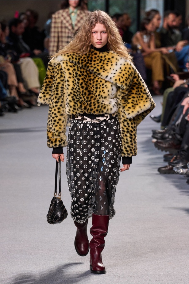 مجموعة Rabanne لموسم خريف وشتاء 2024-2025 في باريس