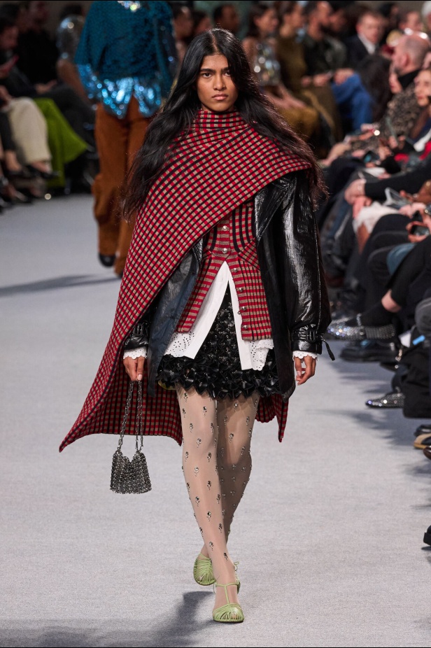 مجموعة Rabanne لموسم خريف وشتاء 2024-2025 في باريس