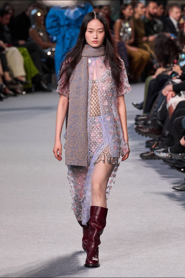 مجموعة Rabanne لموسم خريف وشتاء 2024-2025 في باريس